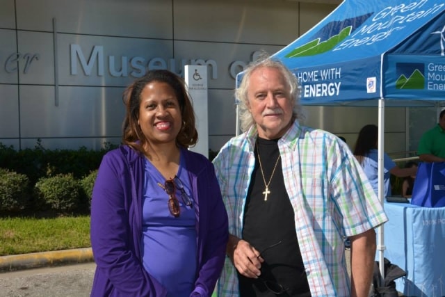 Two attendees in front of the Pearl Fincher Museum at CreekFest